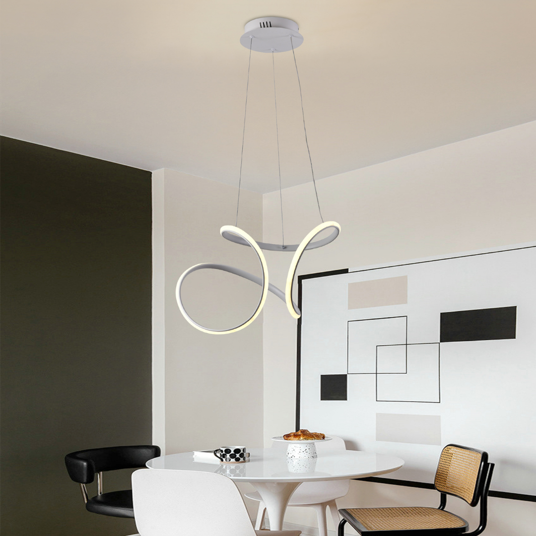 lampara-colgante-led-en-sala-comedor-decoratiba