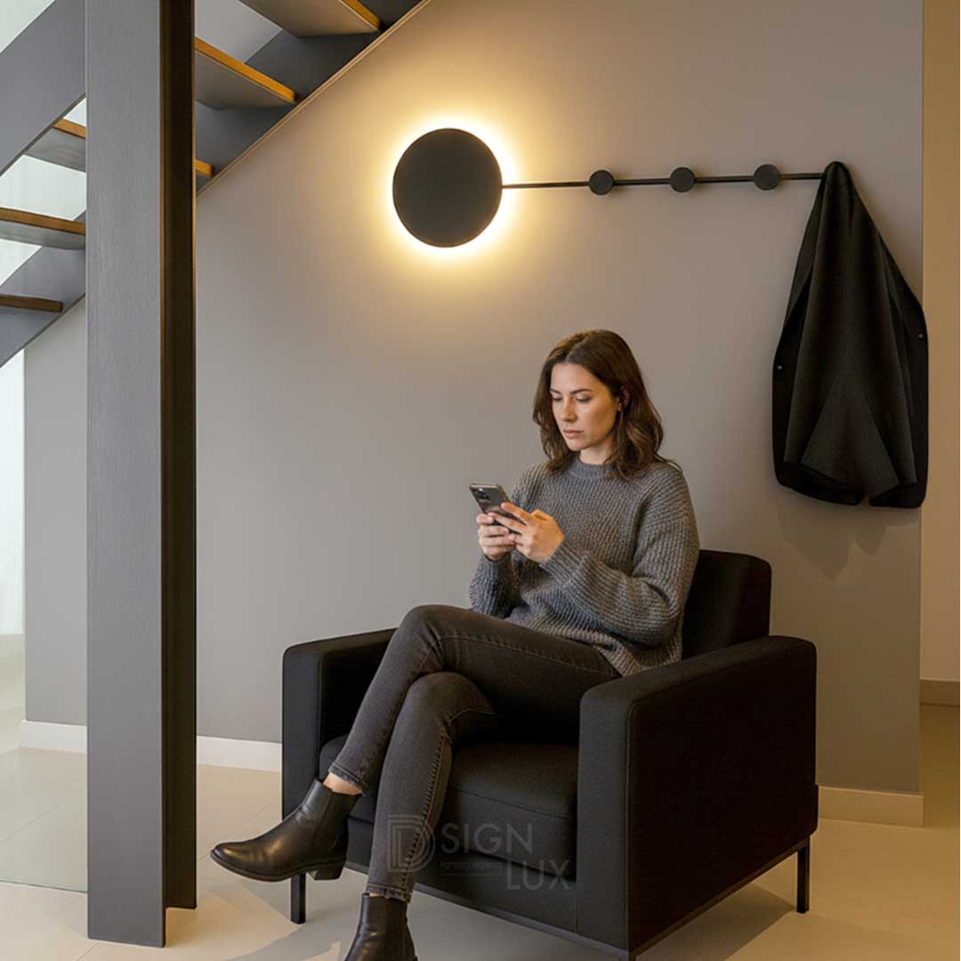 lampara-led-para-pared--color-negro-ILUEUR531012WWWB-Miru-Ilumileds-Tienda-de-lamparas-designlux-lampara-perchera-lampara-tipo-perchero-en-ambiente4 lampara-led-para-pared--color-negro-ILUEUR531012WWWB-Miru-Ilumileds-Tienda-de-lamparas-designlux-lampara-perchera-lampara-tipo-perchero-en-ambiente